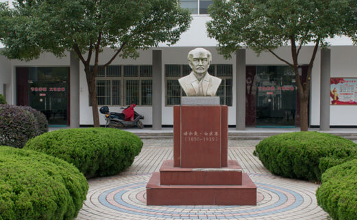武汉市第二卫生学校雕像