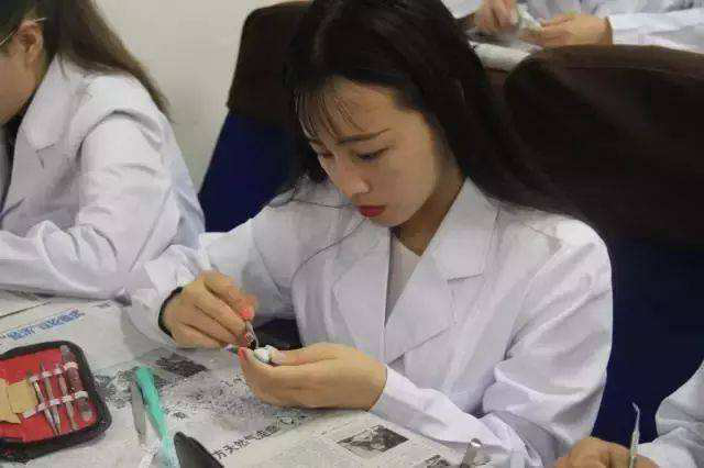 口腔医学专业和口腔医学技术专业的区别