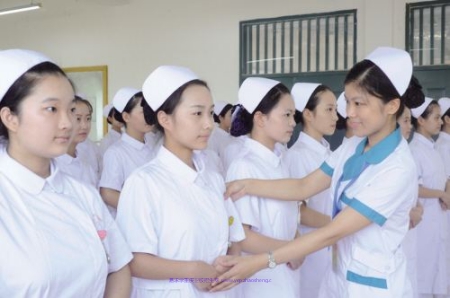 怎样才能选择好的护士专业学校？