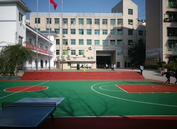 重庆市三峡卫生学校环境好不好，怎么样