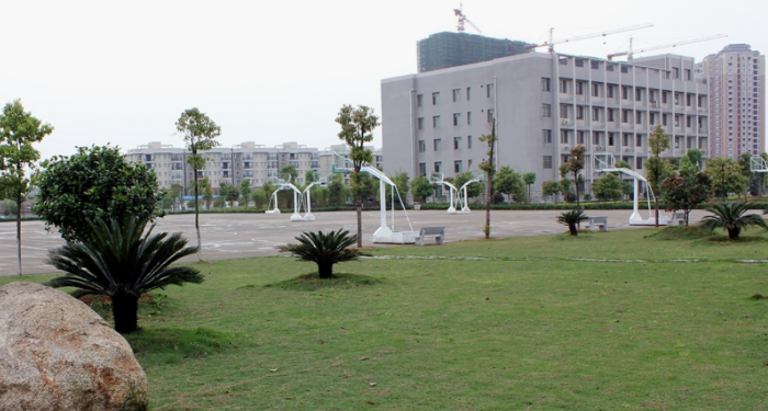 读鹰潭卫生学校是选择中专还是大专 读鹰潭卫生学校是选择中专还是大专