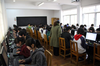 浙江医药技术学校计算机室