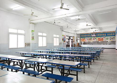 重庆市南丁卫生职业学校食堂环境