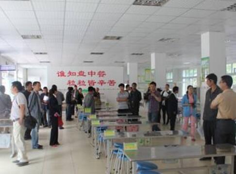 四川省甘孜卫生学校食堂环境 四川省甘孜卫生学校食堂环境