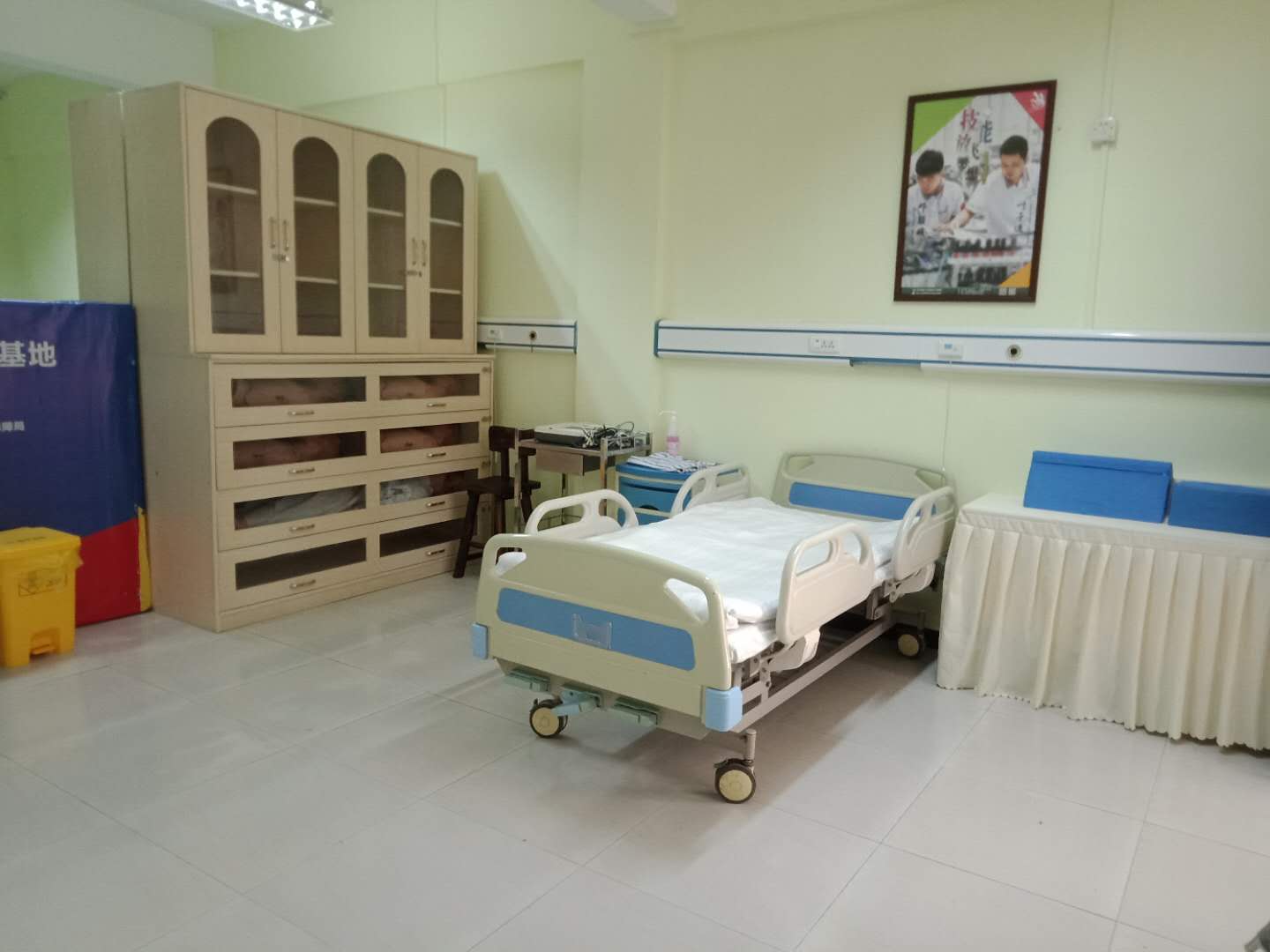 卫生技工学校实训室