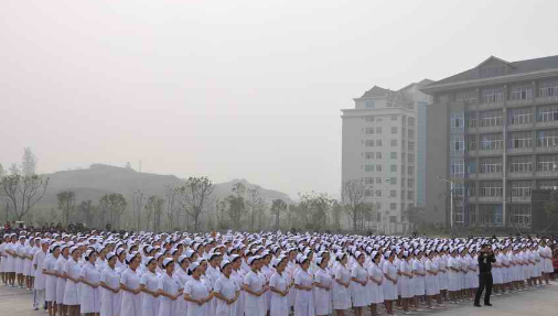 女生读重庆卫校好不好