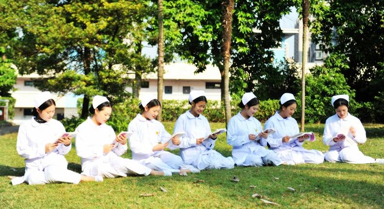 初中毕业学护理专业学制是多少年呢 初中毕业学护理专业学制是多少年呢