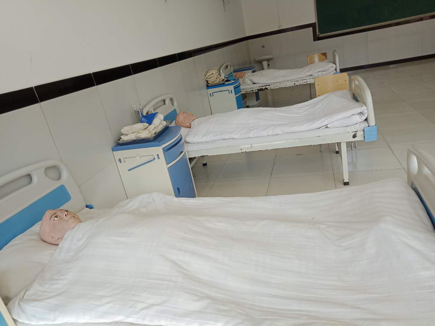 巴南卫生技工学校实训室