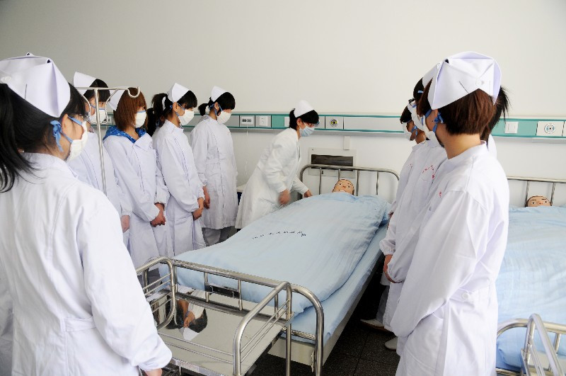 护理专业就业前景好吗， 就业形势好不好？